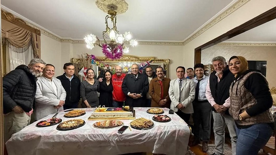 صورة تجمع د.سمير النيلي واللواء جمال رشاد والمؤلف كامل أبو الفتوح والقبطان والنجم ياسر قمر والاعلامى والمخرج اسلام رفعت المطرب حسام كمال عصام الجميل والقبطان هاني زيدان والمهندس ناصر بدوى ود . ساره مرجان