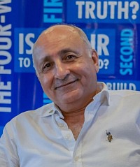 الأستاذ / خالد مصطفى